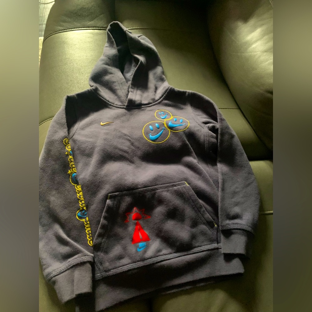 Nike size 5-6 years good condition high style hoodie
